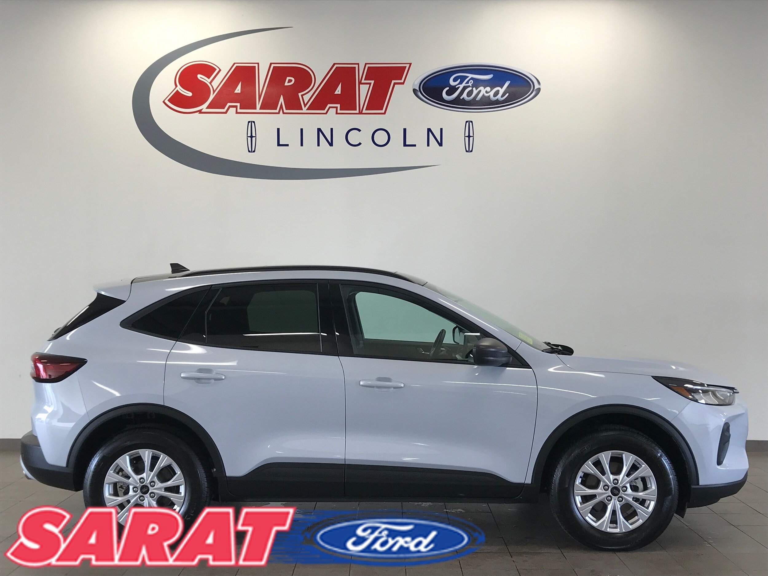 Used 2026 Ford Escape Active w/ Active Premium Tech Pack AWD/4WD image 1