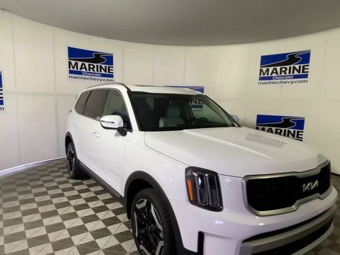 Used 2024 Kia Telluride EX w/ EX Captain's Chair Package FWD image 4
