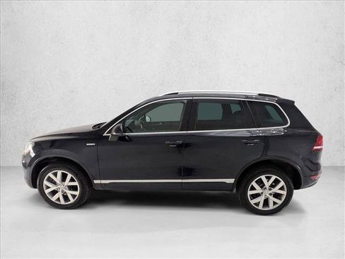 Used 2014 Volkswagen Touareg TDI image 9