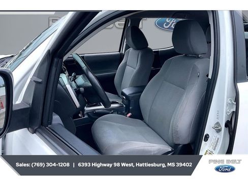 Used 2018 Toyota Tacoma SR5 RWD image 19