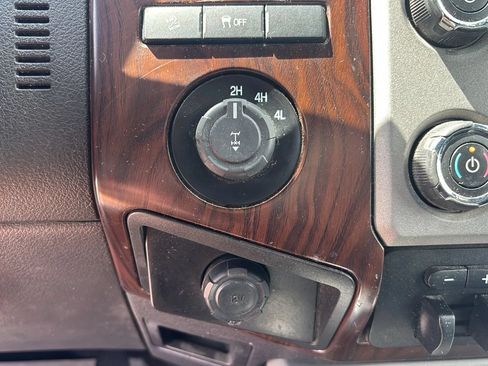 Used 2015 Ford F250 Lariat w/ FX4 Off-Road Package AWD/4WD image 24