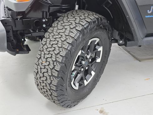 Used 2024 Jeep Wrangler Unlimited Rubicon 4xe w/ Technology Group image 31