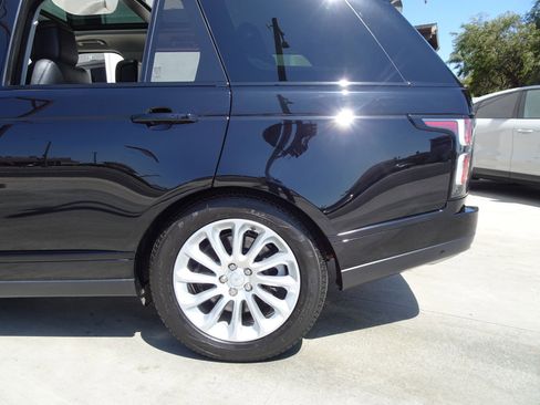 Used 2020 Land Rover Range Rover HSE image 11