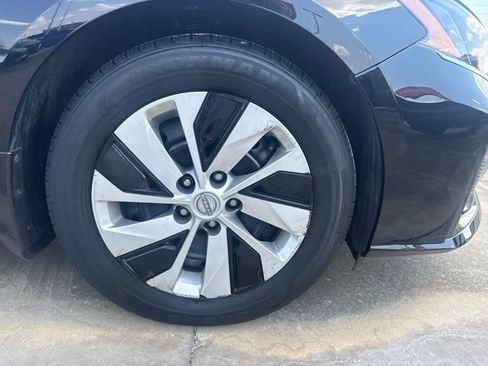 Used 2024 Nissan Altima 2.5 S FWD image 7