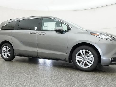 New 2026 Toyota Sienna Limited FWD image 28