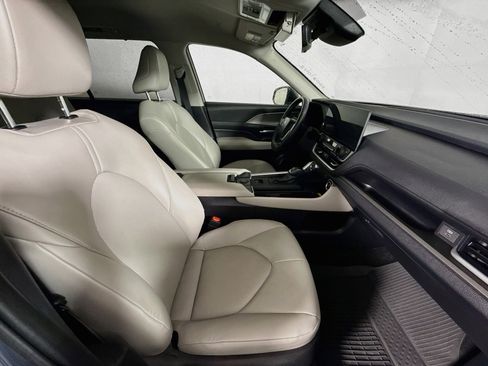 Certified 2025 Toyota Grand Highlander FWD image 29