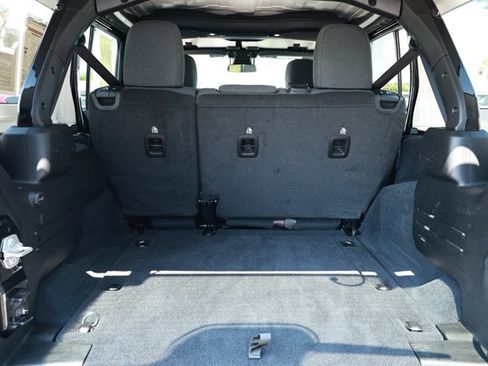 Used 2025 Jeep Wrangler Unlimited Sahara AWD/4WD image 10