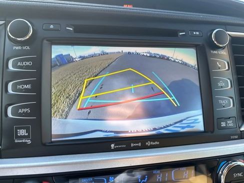 Used 2016 Toyota Highlander Limited image 19