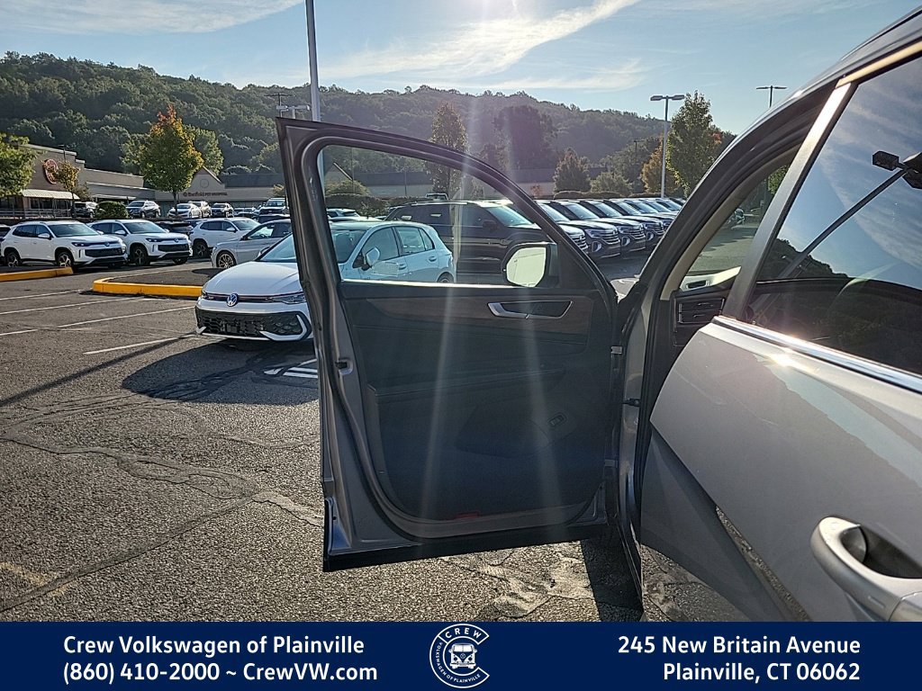 Certified 2024 Volkswagen Atlas SE AWD/4WD image 37