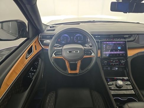 Used 2023 Jeep Grand Cherokee L Summit AWD/4WD image 11