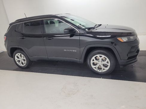 Used 2024 Jeep Compass Latitude AWD/4WD image 11