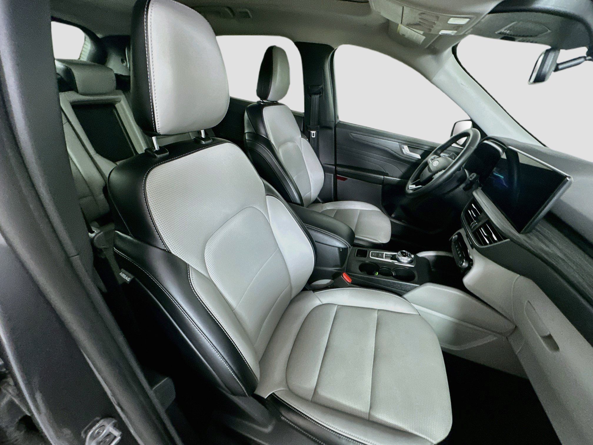 Used 2025 Ford Escape Platinum AWD/4WD image 32