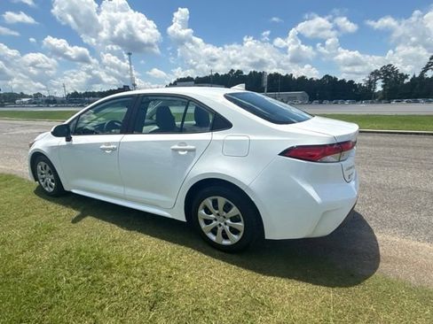 Used 2023 Toyota Corolla LE FWD image 6