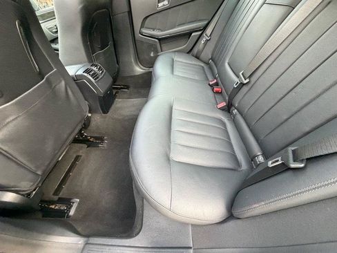 Used 2010 Mercedes-Benz E 550 Sedan image 36