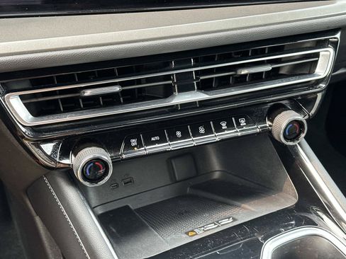 Certified 2024 Chevrolet Traverse LT FWD image 30