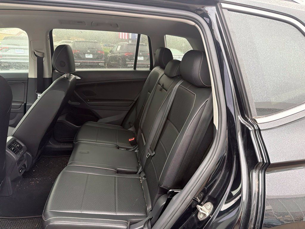 Used 2021 Volkswagen Tiguan SEL AWD/4WD image 33