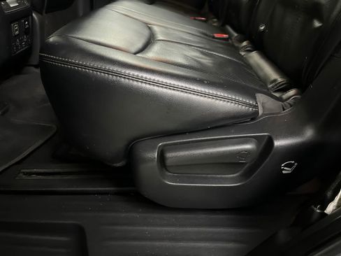 Used 2018 Nissan Pathfinder Platinum image 56