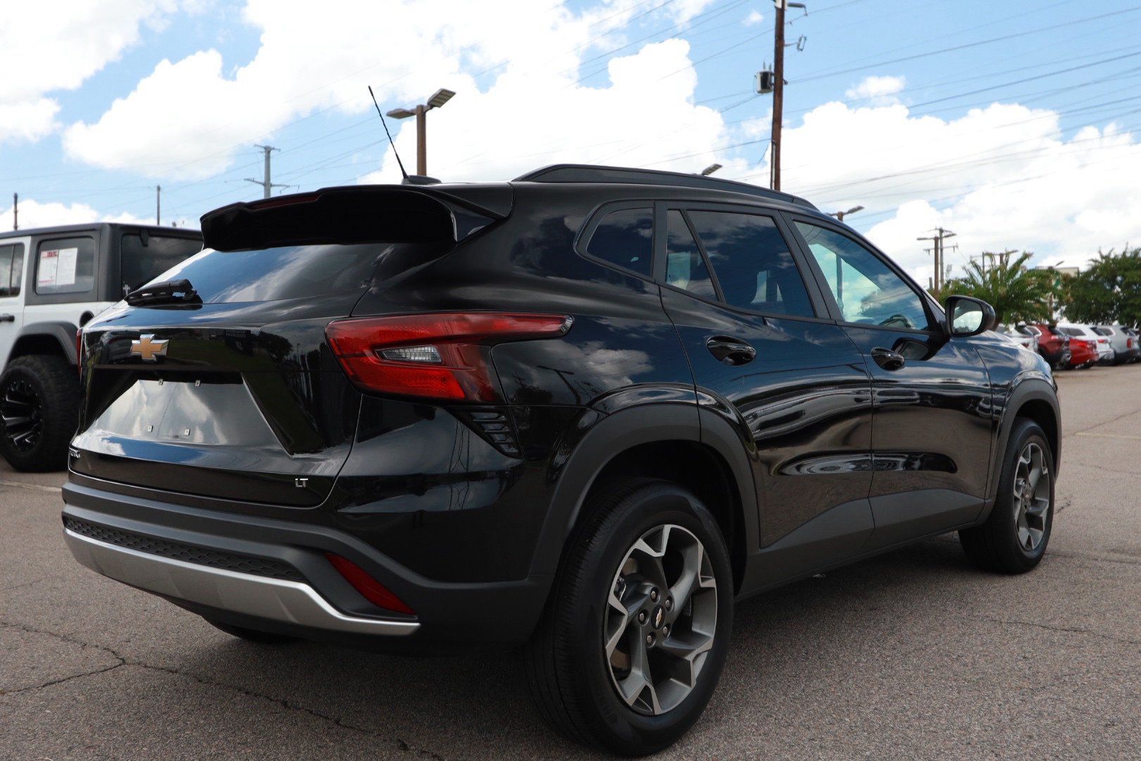 Used 2025 Chevrolet Trax LT w/ LT Convenience Package FWD image 5