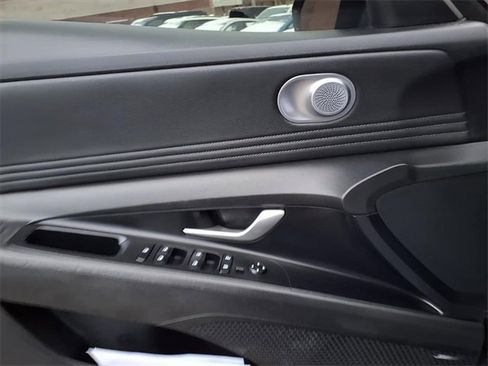 Used 2023 Hyundai Elantra Limited w/ Cargo Package image 19