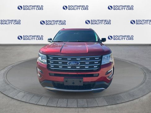 Used 2017 Ford Explorer XLT w/ Equipment Group 202A image 9