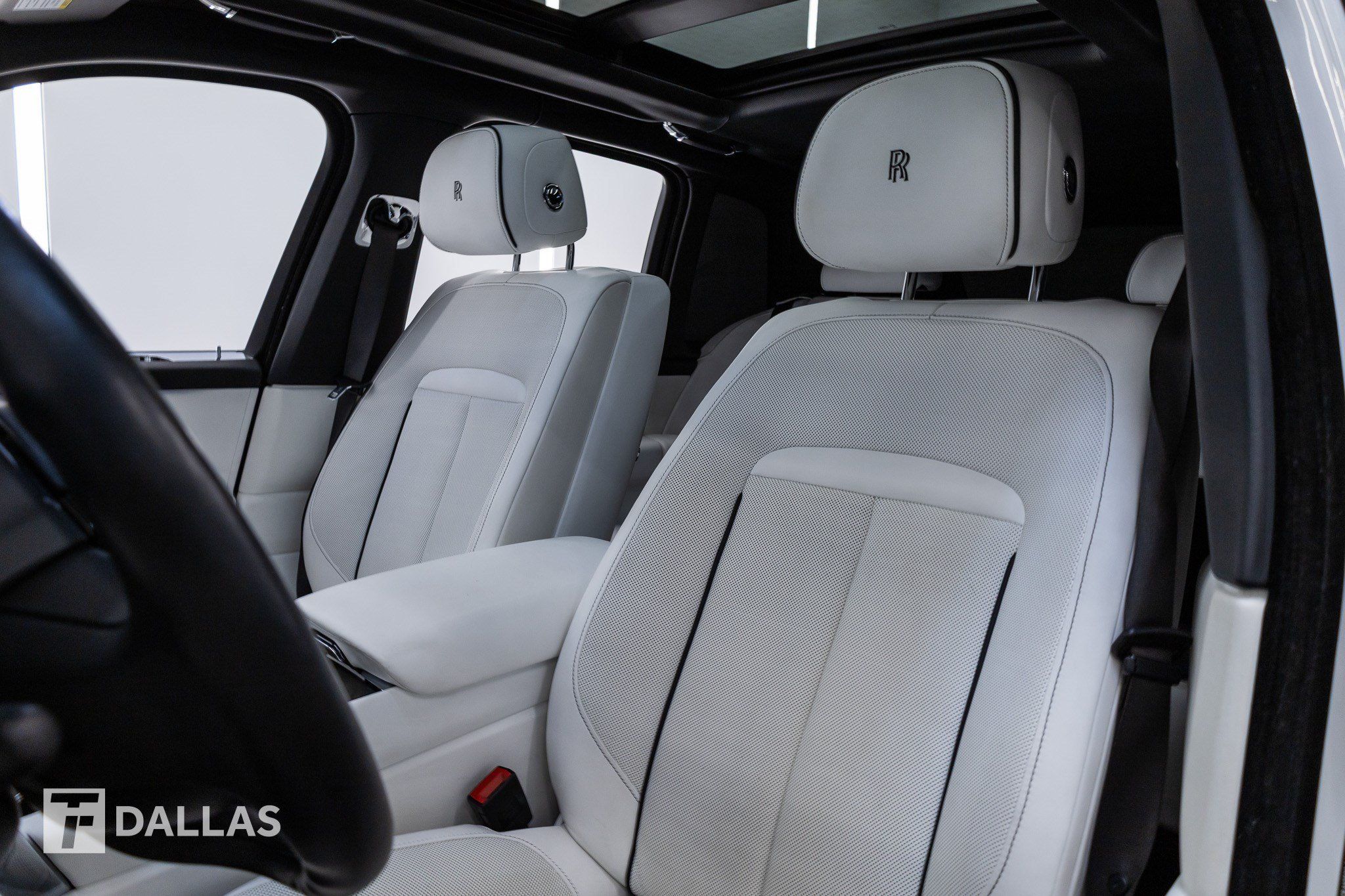 Used 2019 Rolls-Royce Cullinan AWD/4WD image 3