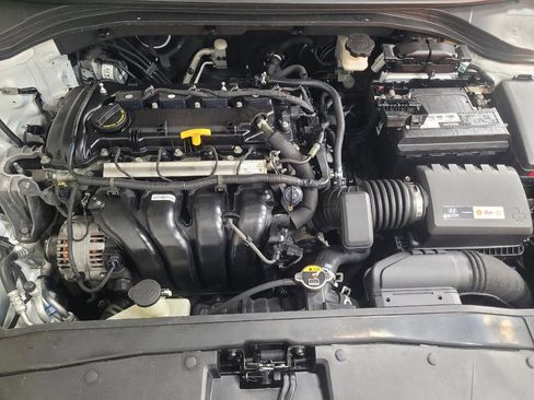 Used 2017 Hyundai Elantra SE image 30