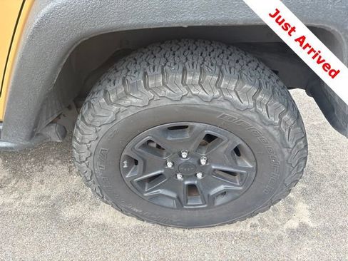Used 2013 Jeep Wrangler Unlimited Sahara AWD/4WD image 17