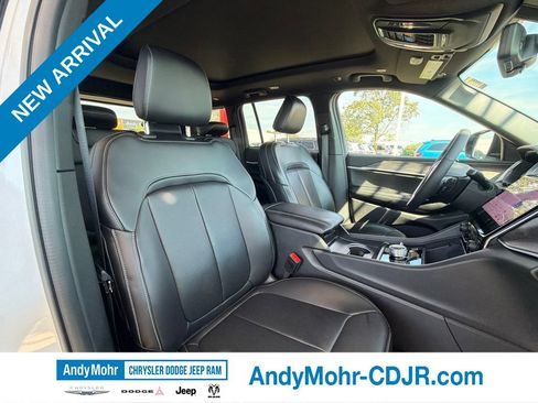 Used 2025 Jeep Grand Cherokee Limited w/ Luxury Tech Group II AWD/4WD image 23