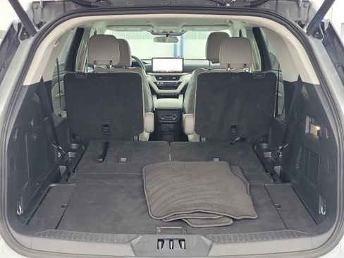 Used 2025 Ford Explorer Active w/ Active Comfort Package image 8