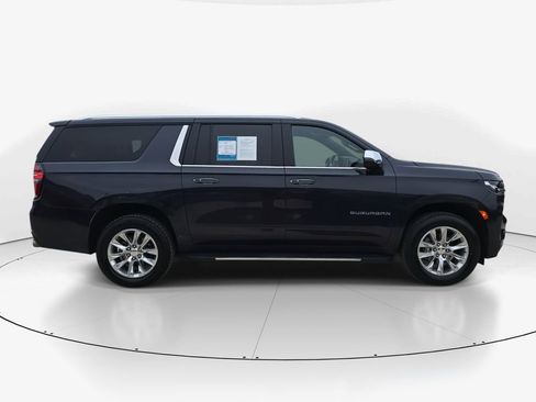 Used 2023 Chevrolet Suburban Premier image 3