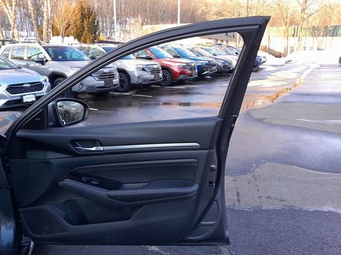 Used 2021 Nissan Altima 2.5 SV w/ SV Premium Package image 34