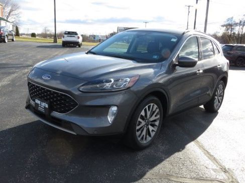 Certified 2021 Ford Escape Titanium w/ Class II Trailer Tow Package image 3