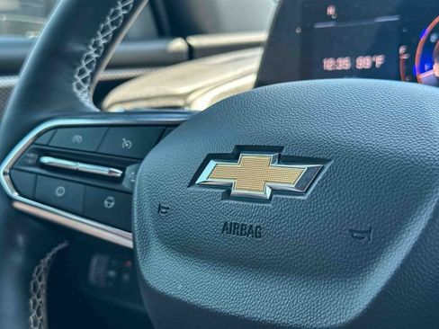 Used 2025 Chevrolet Traverse High Country FWD image 32