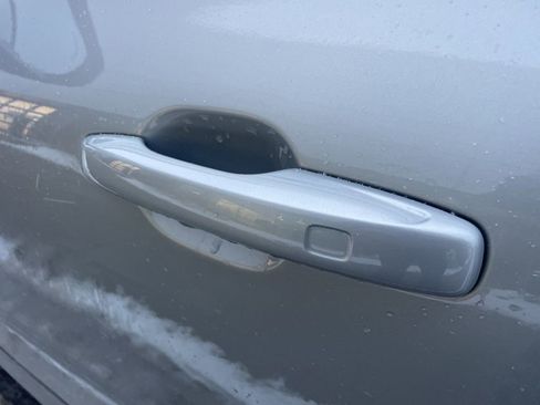 Certified 2023 Volvo XC60 B5 Plus w/ Climate Package image 18