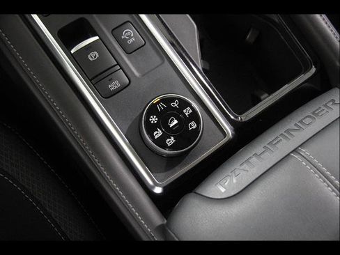 Used 2024 Nissan Pathfinder SV AWD/4WD image 15
