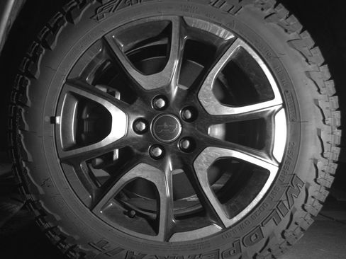 Used 2025 Jeep Compass Trailhawk AWD/4WD image 12