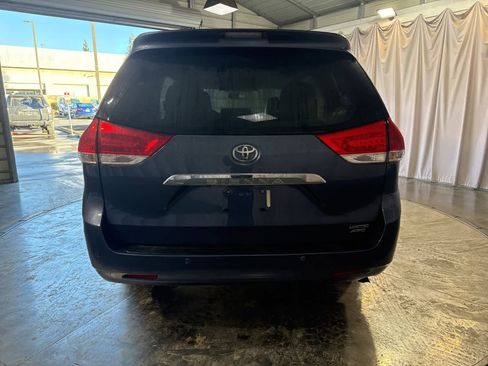 Used 2013 Toyota Sienna Limited image 6
