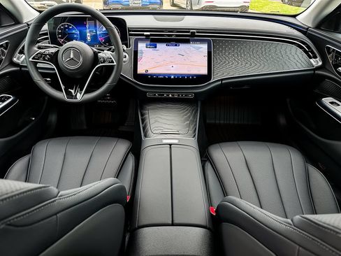 Used 2025 Mercedes-Benz E 350 Sedan image 20