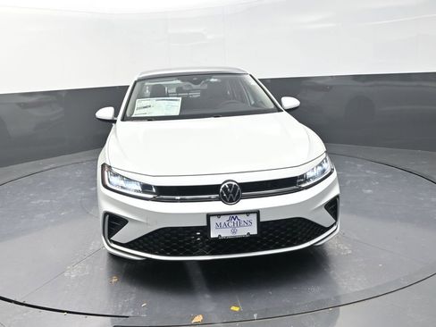 New 2026 Volkswagen Jetta SE FWD image 2