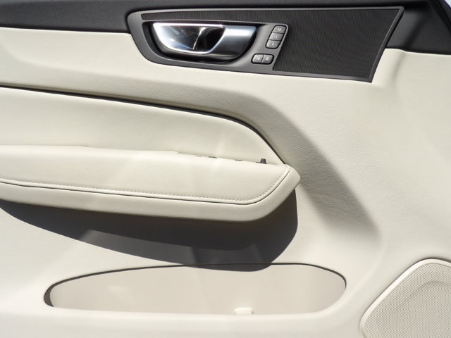 Certified 2024 Volvo XC60 B5 Plus w/ Climate Package AWD/4WD image 14