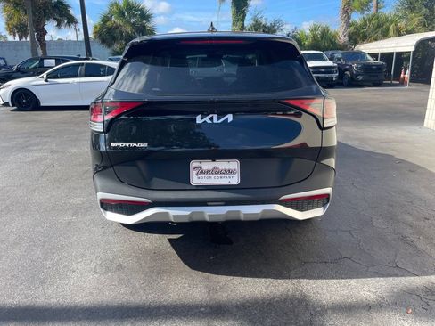 Used 2025 Kia Sportage EX FWD image 4