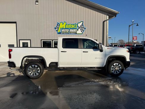 Used 2025 Chevrolet Silverado 2500 Custom w/ Custom Value Package image 7