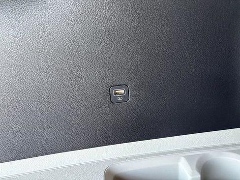 Used 2023 Kia Carnival LX image 38