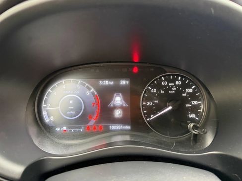 Used 2023 Nissan Kicks SR image 10