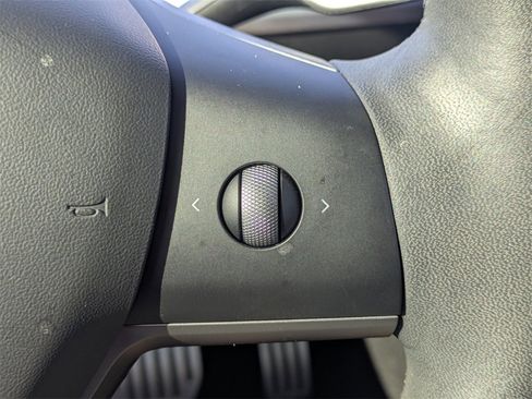 Used 2021 Tesla Model Y Performance image 29