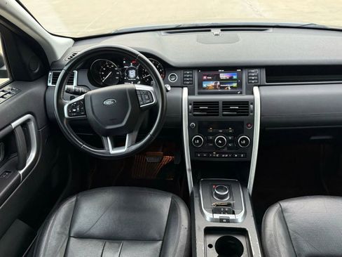 Used 2019 Land Rover Discovery Sport SE image 15