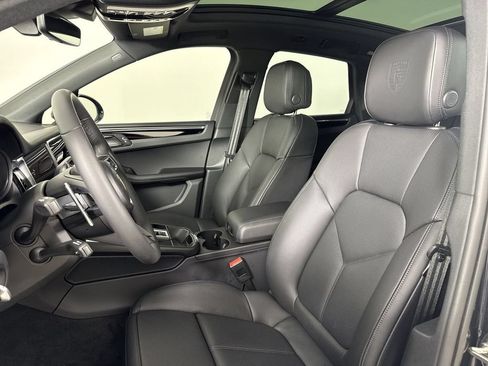 Certified 2025 Porsche Macan S AWD/4WD image 5
