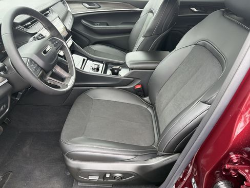 New 2026 Jeep Grand Cherokee Altitude RWD image 11