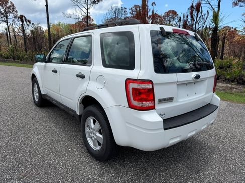 Used 2009 Ford Escape XLS FWD image 3