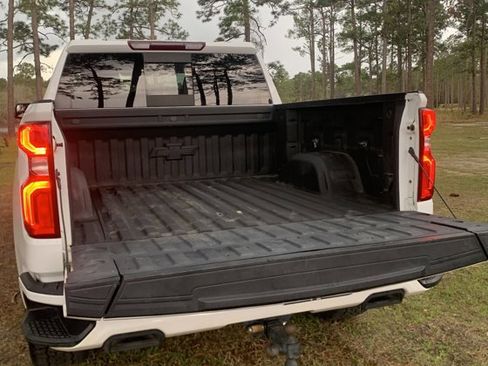 Used 2022 Chevrolet Silverado 1500 RST w/ Redline Edition image 10